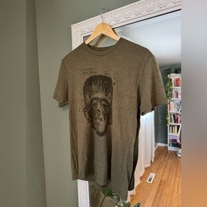Out of Print Frankenstein by Mary Shelley Graphic Tee Unisex size M